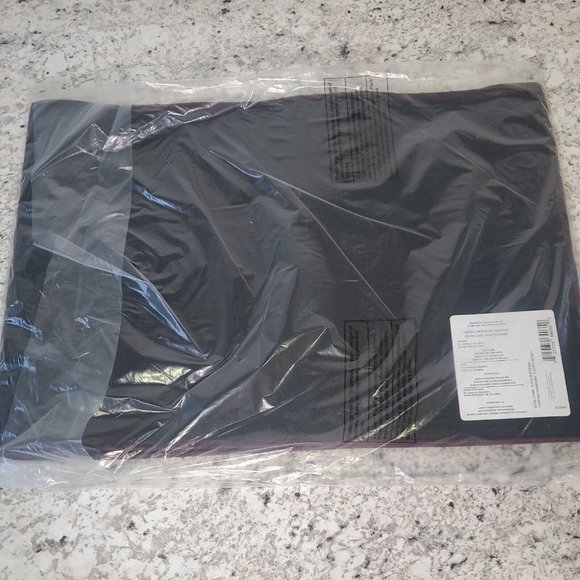 4 - 18.5"x13" Woven Christmas Arrangement Placemats Poinsettias Pinecones Candle - Picture 3 of 4